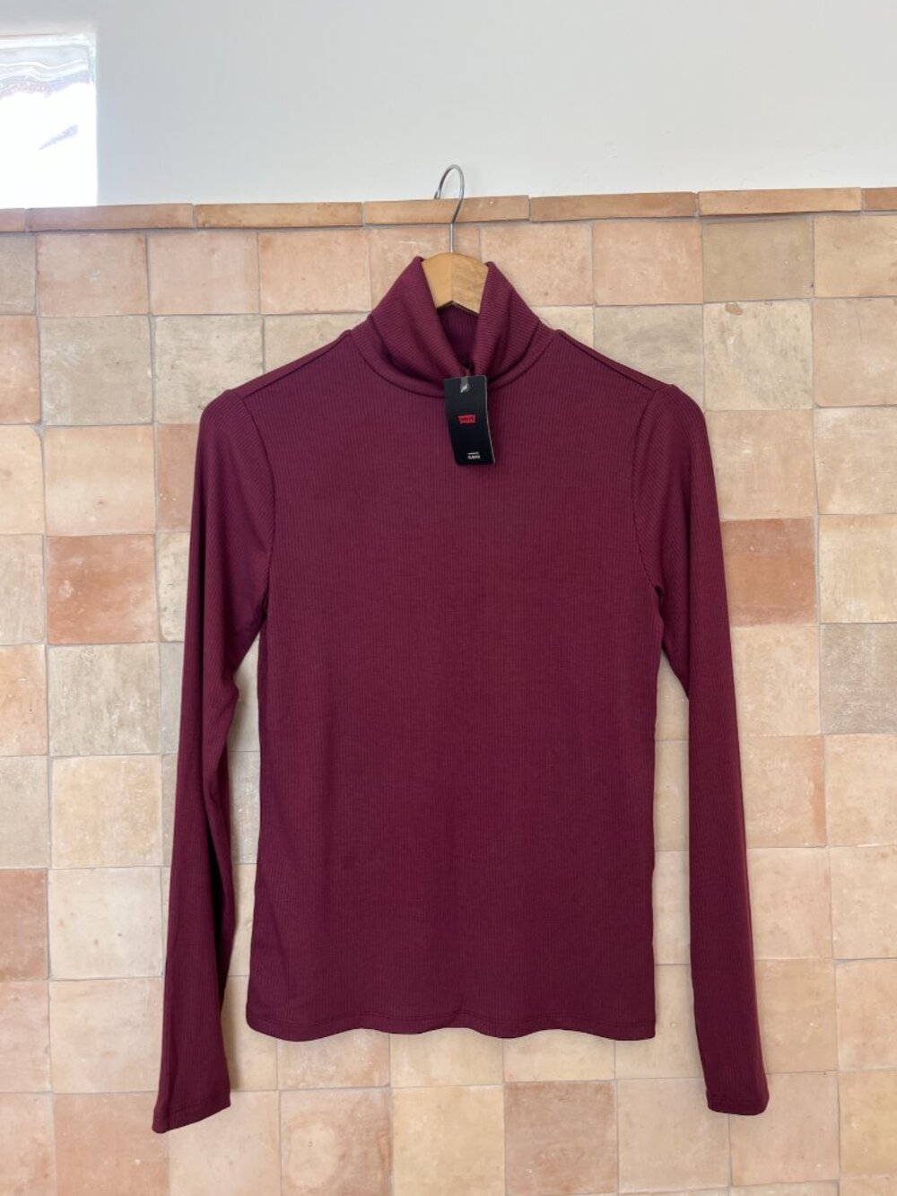 Levis "Dreamy" Turtleneck - Burgundy
